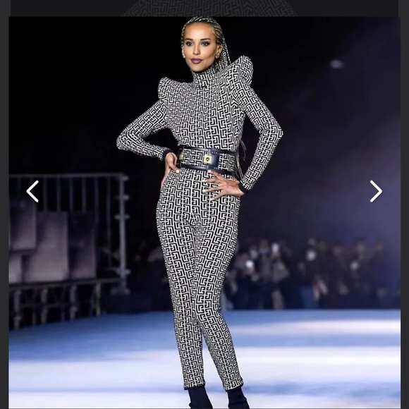 Long sleeve jumpsuit size small. - Picture 2 of 16